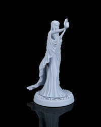 Valyra, The Elvin Queen - Hero Miniature