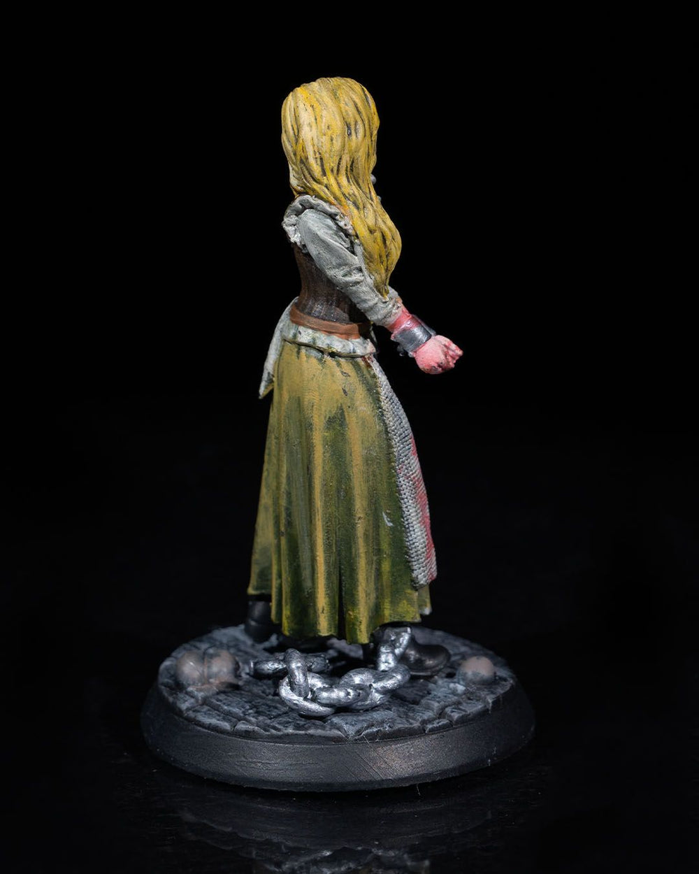 Marie Lennot Bloody Survivor Miniature